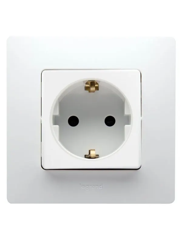 Legrand Niloe 2x2 schuko socket outlet white