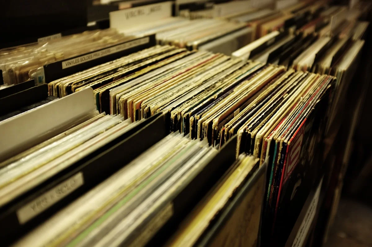 Närbild på pickup och nål som läser vinylspår